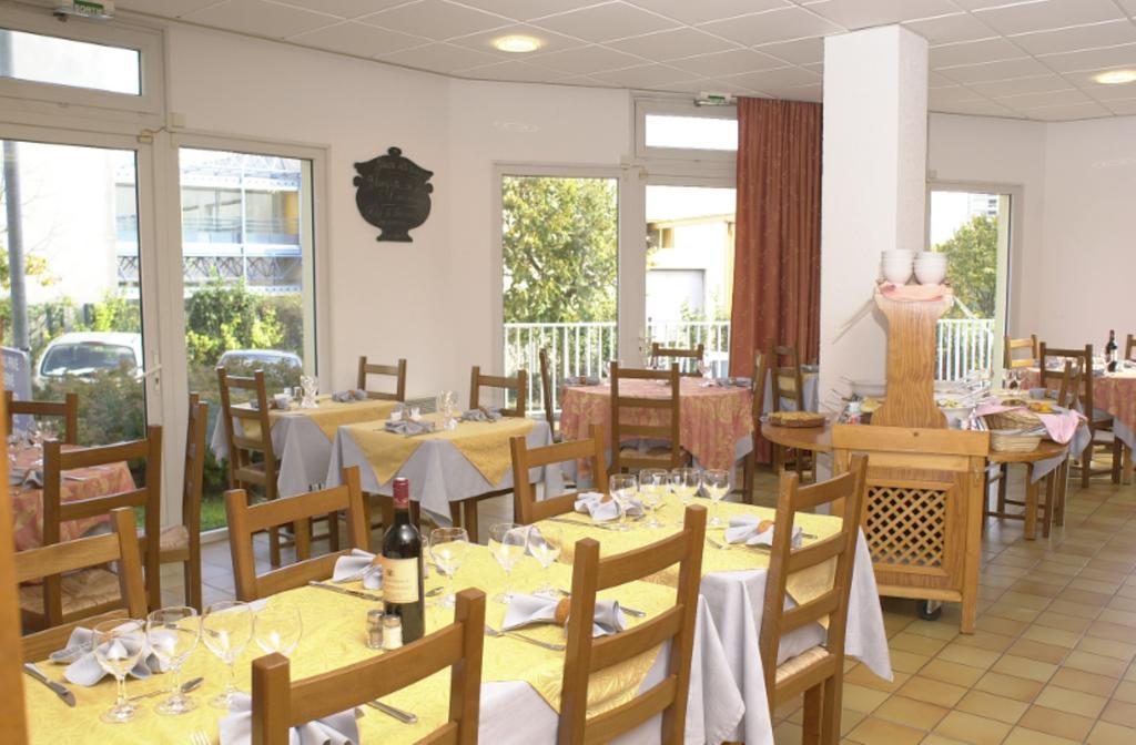 La Roseraie - Hotel & Restaurant Fontenay aux Roses Bagian luar foto